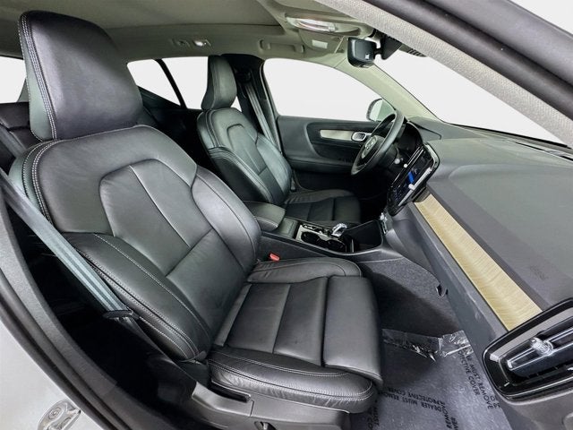 2023 Volvo XC40 Plus Bright Theme