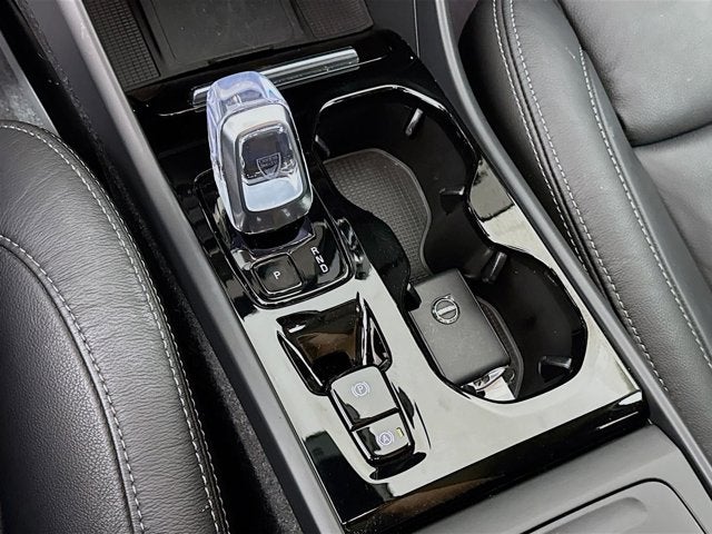 2023 Volvo XC40 Plus Bright Theme