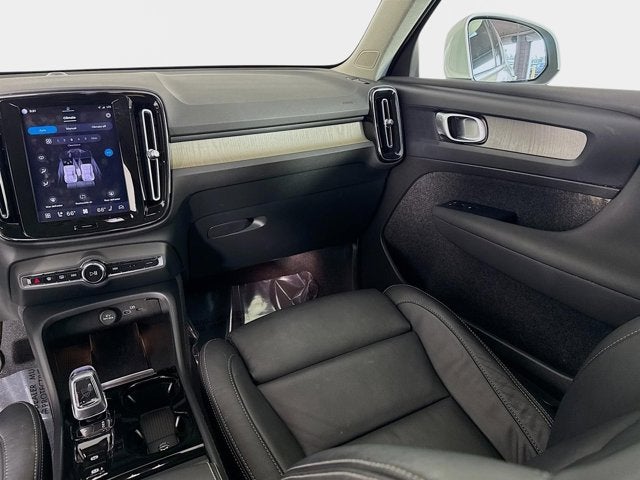 2023 Volvo XC40 Plus Bright Theme