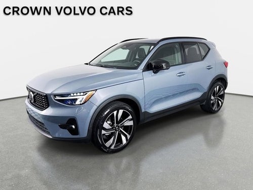 2023 Volvo XC40 Plus Dark Theme