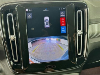 2023 Volvo XC40 Plus Dark Theme