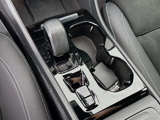 2023 Volvo XC40 Plus Dark Theme