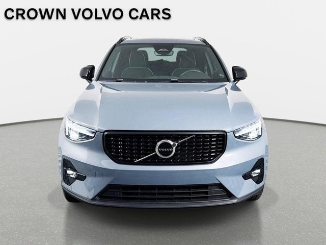 2023 Volvo XC40 Plus Dark Theme