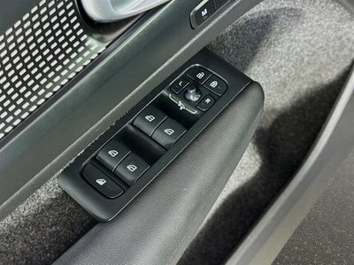 2023 Volvo XC40 Plus Dark Theme