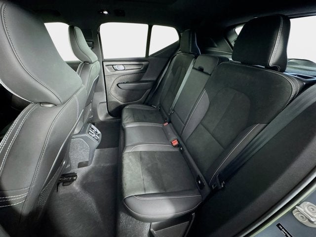 2023 Volvo XC40 Plus Dark Theme