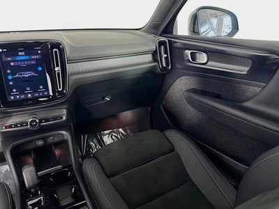 2023 Volvo XC40 Plus Dark Theme