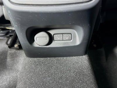 2023 Volvo XC40 Plus Dark Theme