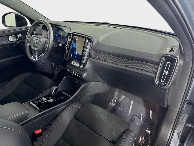 2023 Volvo XC40 Plus Dark Theme