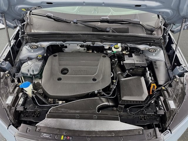 2023 Volvo XC40 Plus Dark Theme