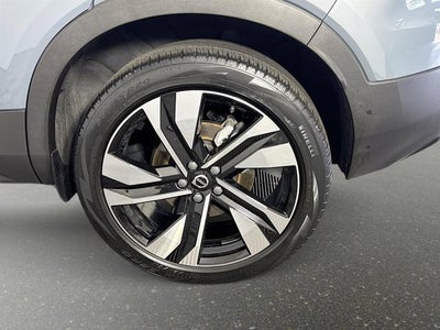 2023 Volvo XC40 Plus Dark Theme