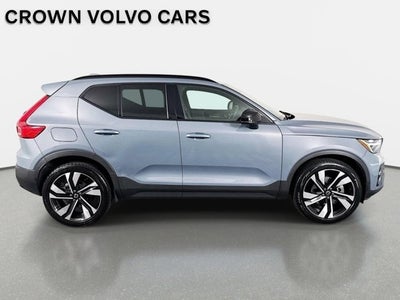 2023 Volvo XC40 Plus Dark Theme