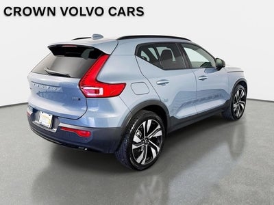 2023 Volvo XC40 Plus Dark Theme