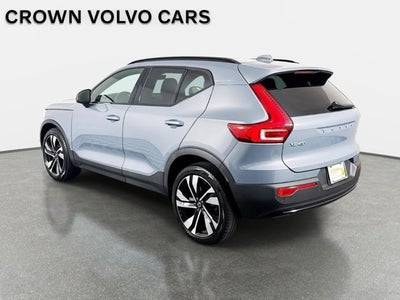 2023 Volvo XC40 Plus Dark Theme