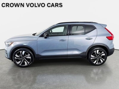 2023 Volvo XC40 Plus Dark Theme
