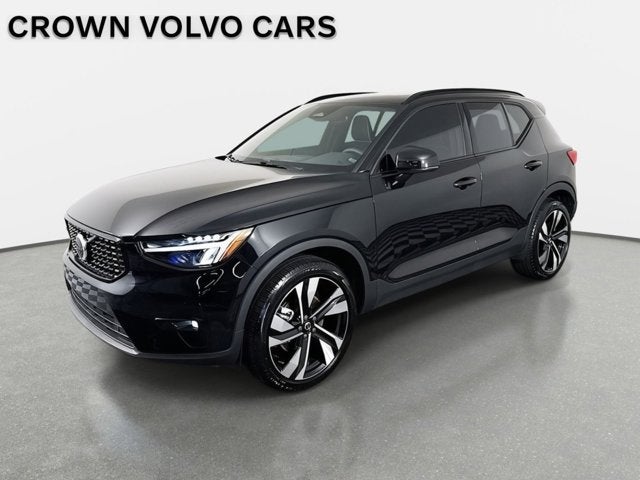 2023 Volvo XC40 Plus Dark Theme
