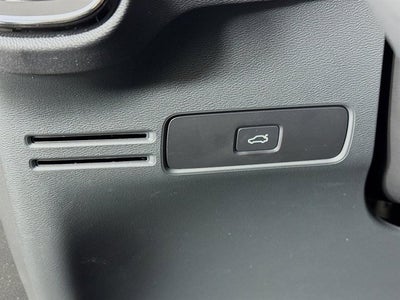 2023 Volvo XC40 Plus Dark Theme