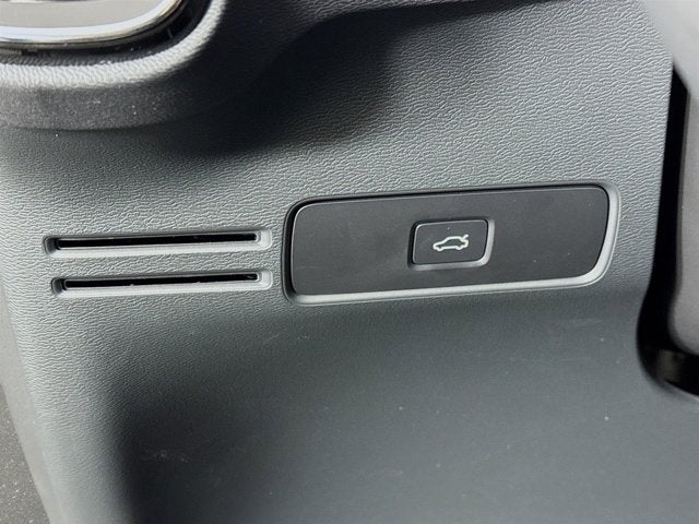 2023 Volvo XC40 Plus Dark Theme