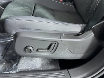 2023 Volvo XC40 Plus Dark Theme