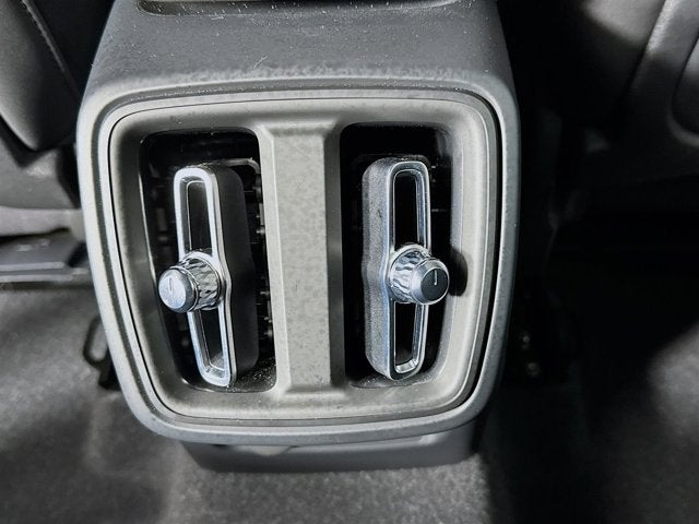 2023 Volvo XC40 Plus Dark Theme