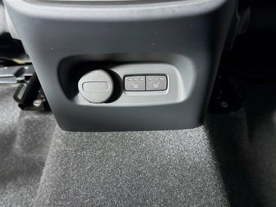 2023 Volvo XC40 Plus Dark Theme