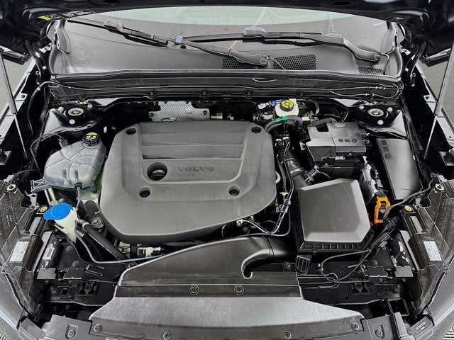 2023 Volvo XC40 Plus Dark Theme