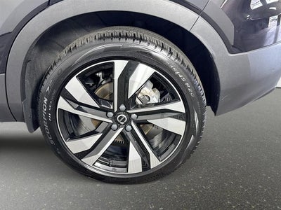 2023 Volvo XC40 Plus Dark Theme