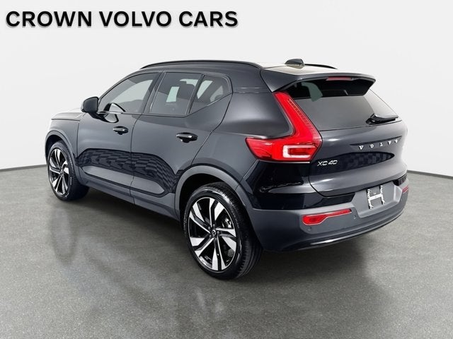 2023 Volvo XC40 Plus Dark Theme