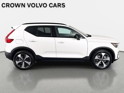 2023 Volvo XC40 Plus Dark Theme
