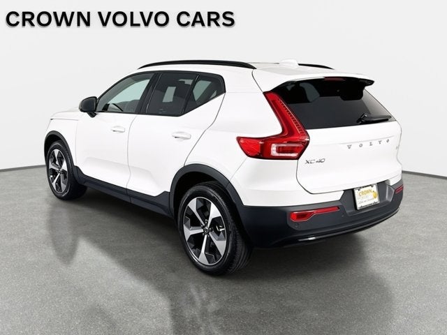 2023 Volvo XC40 Plus Dark Theme
