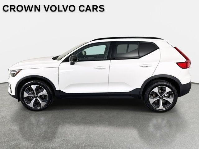 2023 Volvo XC40 Plus Dark Theme