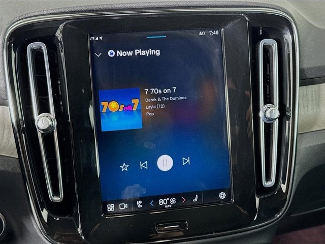 2023 Volvo XC40 Ultimate Dark Theme