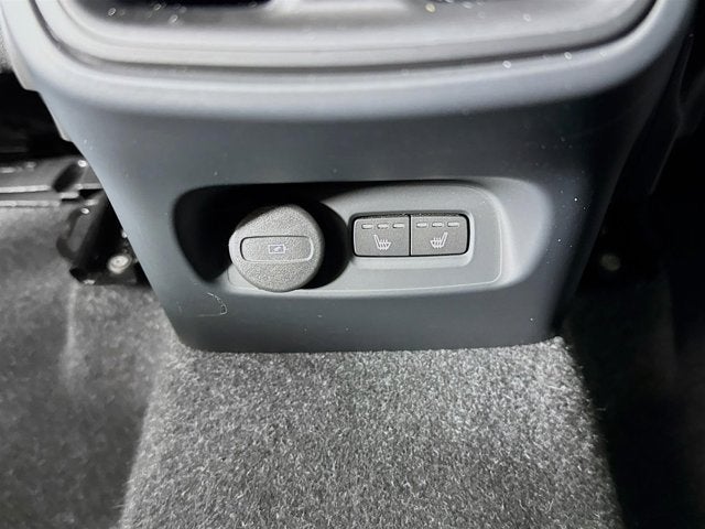 2023 Volvo XC40 Ultimate Dark Theme