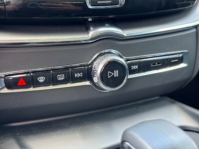 2025 Volvo XC60 Core