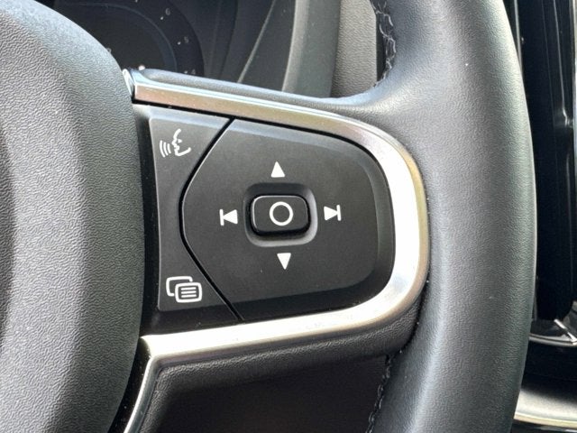 2025 Volvo XC60 Core