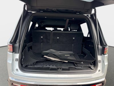 2023 Jeep Wagoneer Base