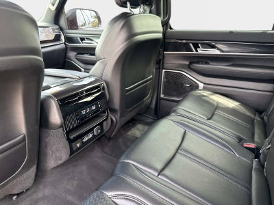 2023 Jeep Wagoneer Base