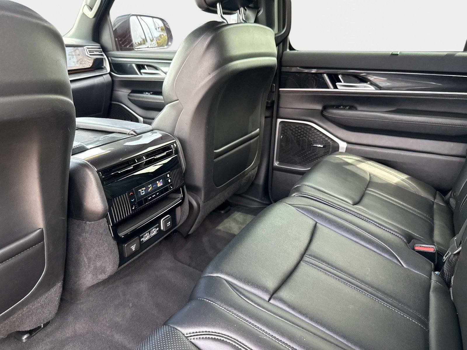 2023 Jeep Wagoneer Base