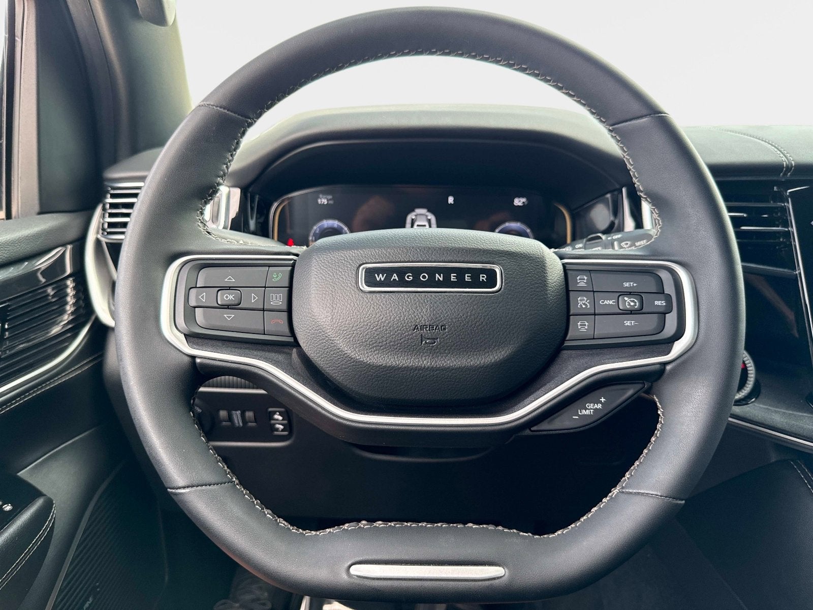 2023 Jeep Wagoneer Base