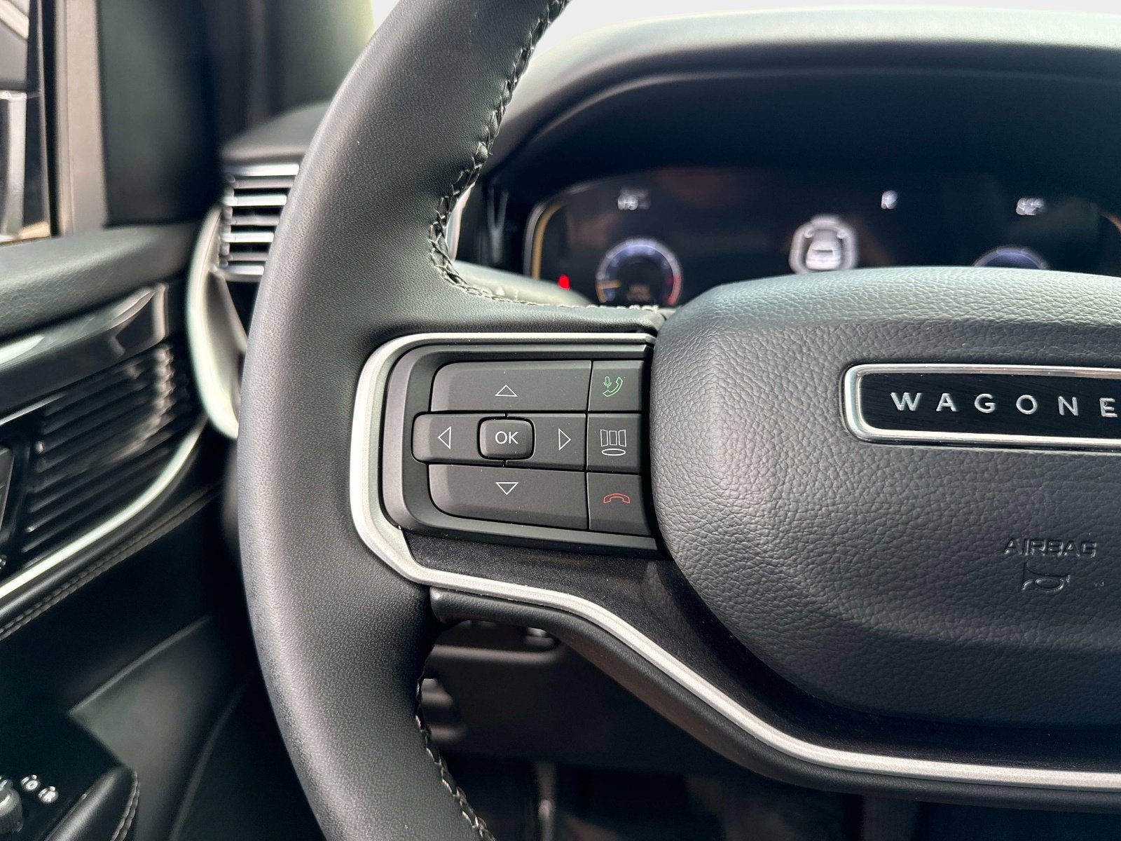 2023 Jeep Wagoneer Base