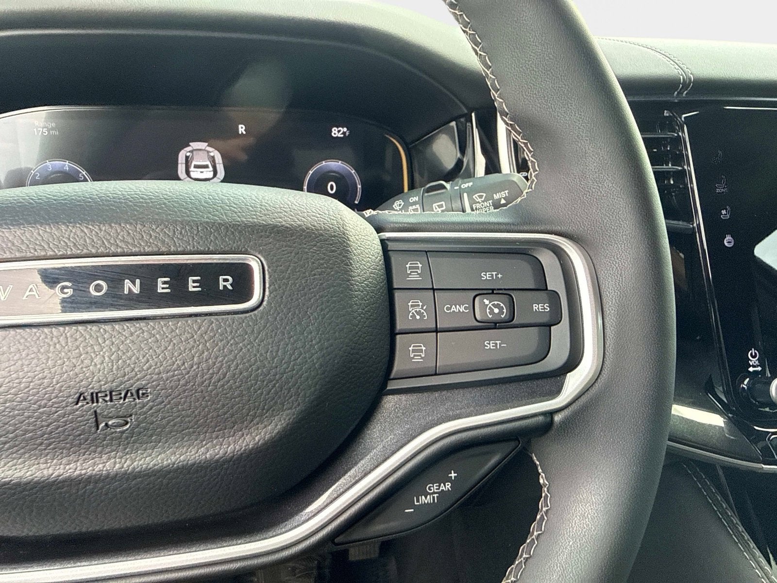 2023 Jeep Wagoneer Base