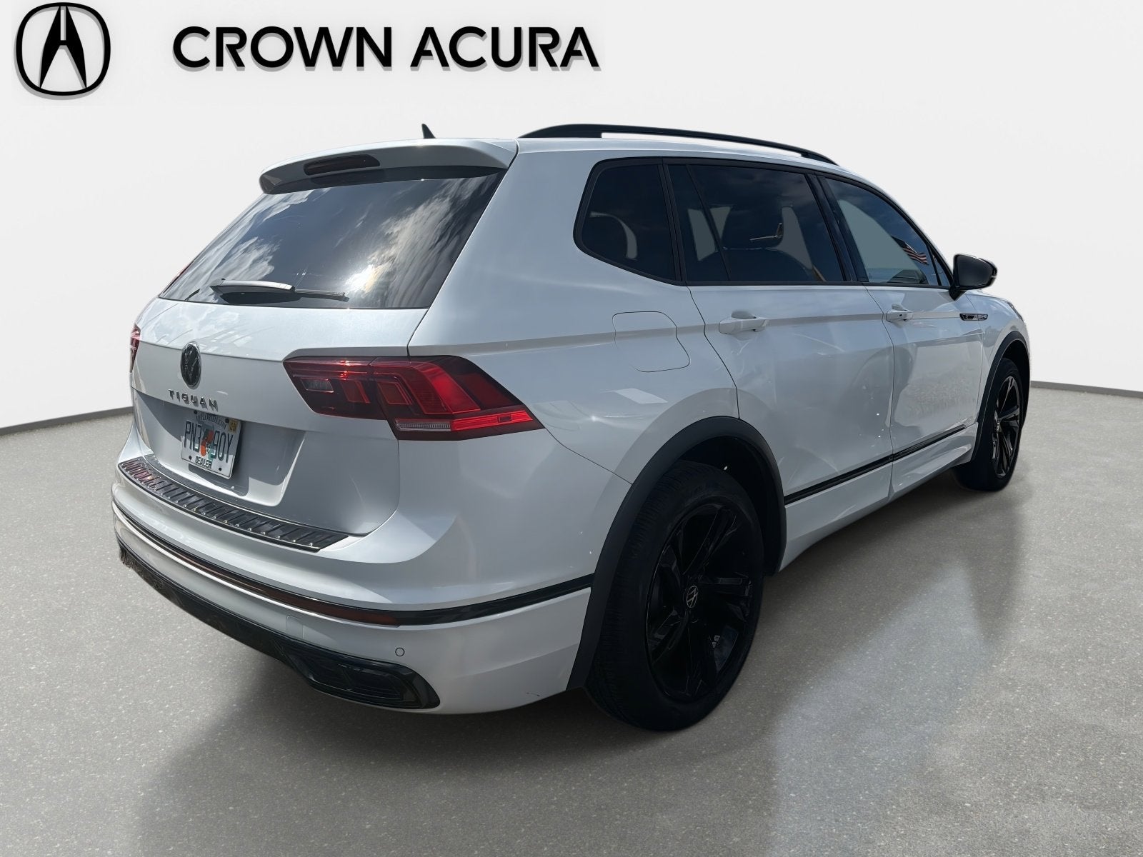 2023 Volkswagen Tiguan SE R-Line Black