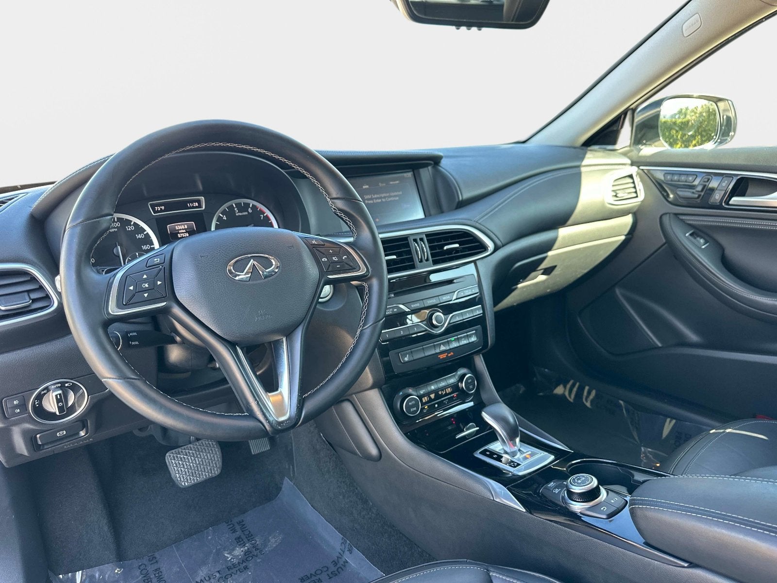 2017 INFINITI QX30 Premium