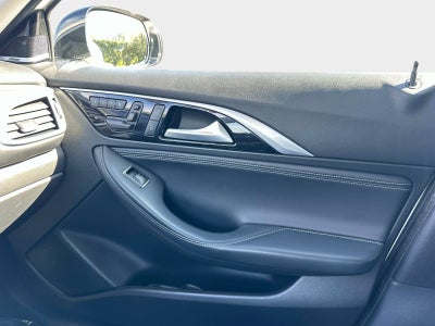 2017 INFINITI QX30 Premium