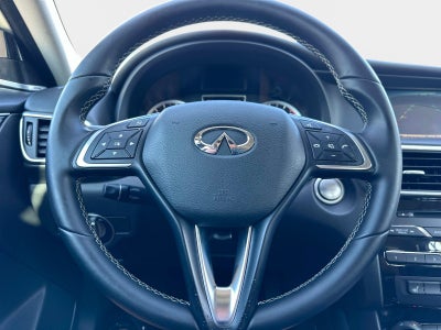 2017 INFINITI QX30 Premium