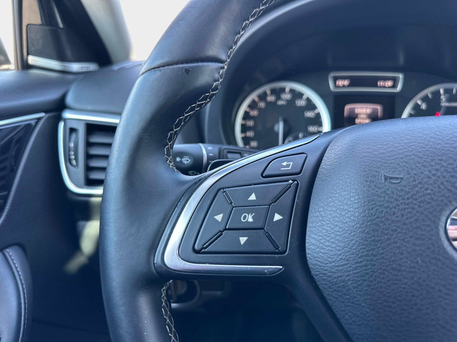 2017 INFINITI QX30 Premium